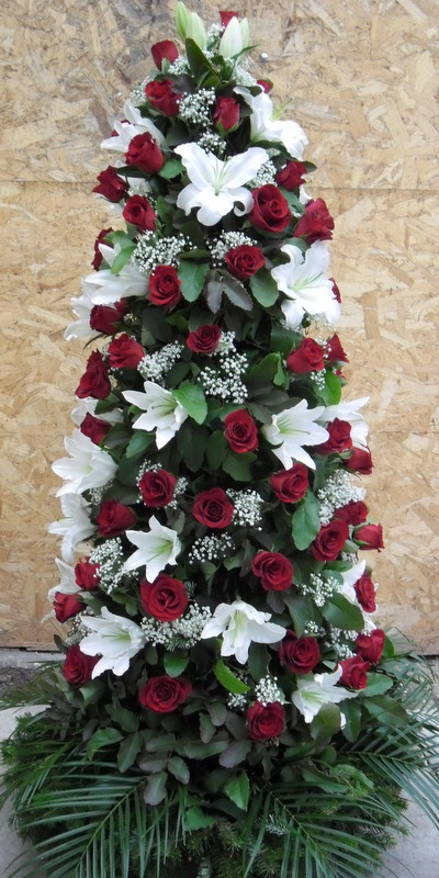 Koszorú - Nagy vörös rózsás gyertya fehér liliommal
