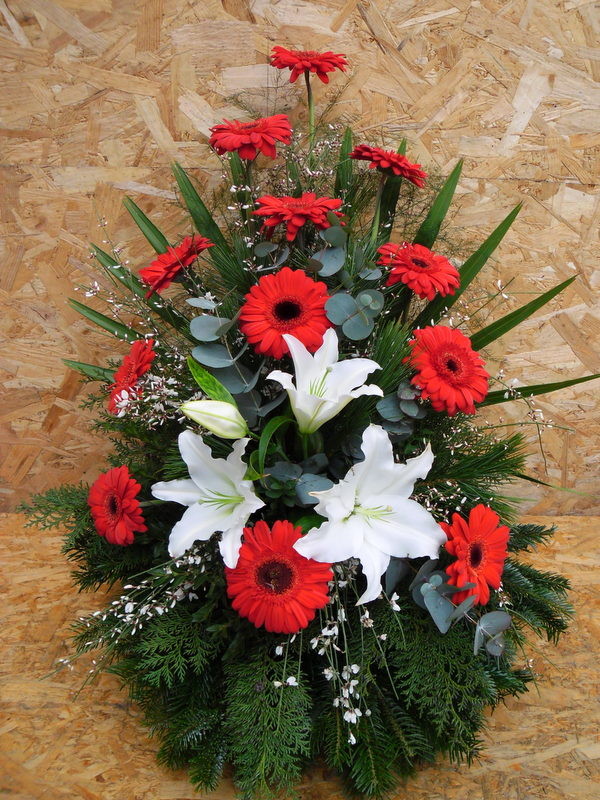 Koszorú - Piros gerberás fehér liliomos dekor