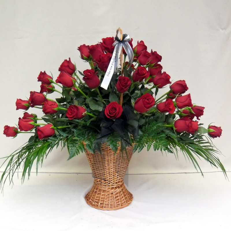 Koszorú - Nagy vörös rózsás kosár kinyújtott díszitéssel