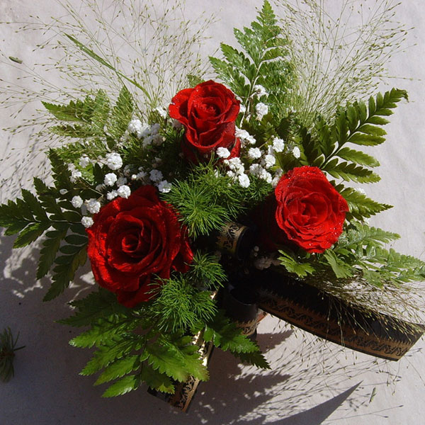 Koszorú - Vörös rózsa urnafedődísz