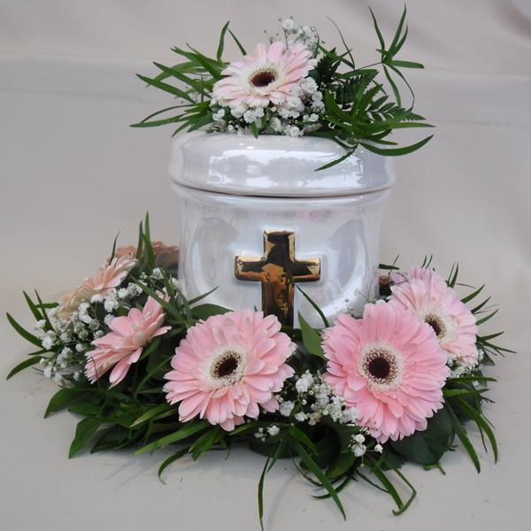 Koszorú - Rózsaszín gerberás urna girland urnatetődísszel 