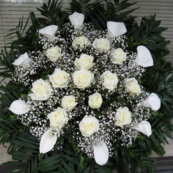 Koszorú - Fehér rózsás kálás álló koszorú