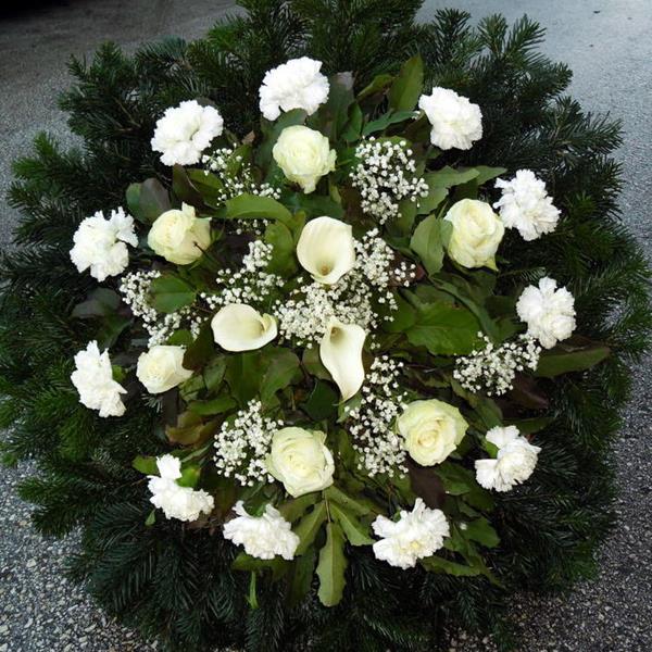 Fehér kála-rózsa-szegfű álló koszorú