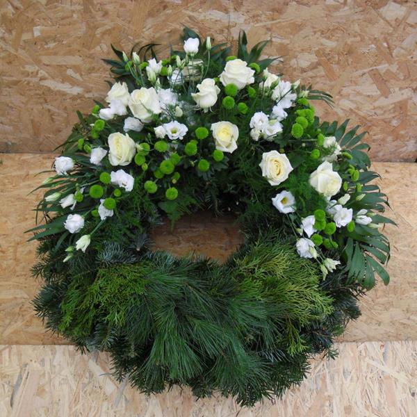 Koszorú - Zöld fehér félgörög rózsából, liziantuszból