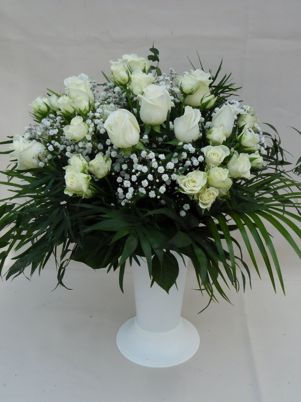 Koszorú - Fehér rózsás vázadísz